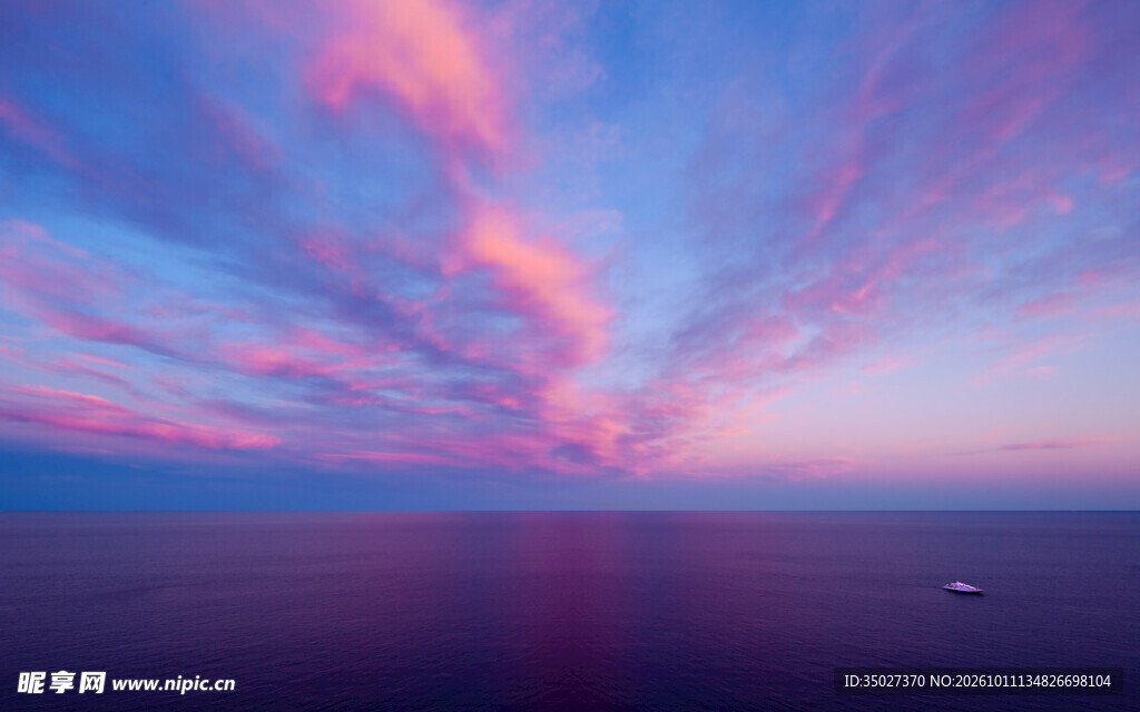 日暮海面粉霞盛景