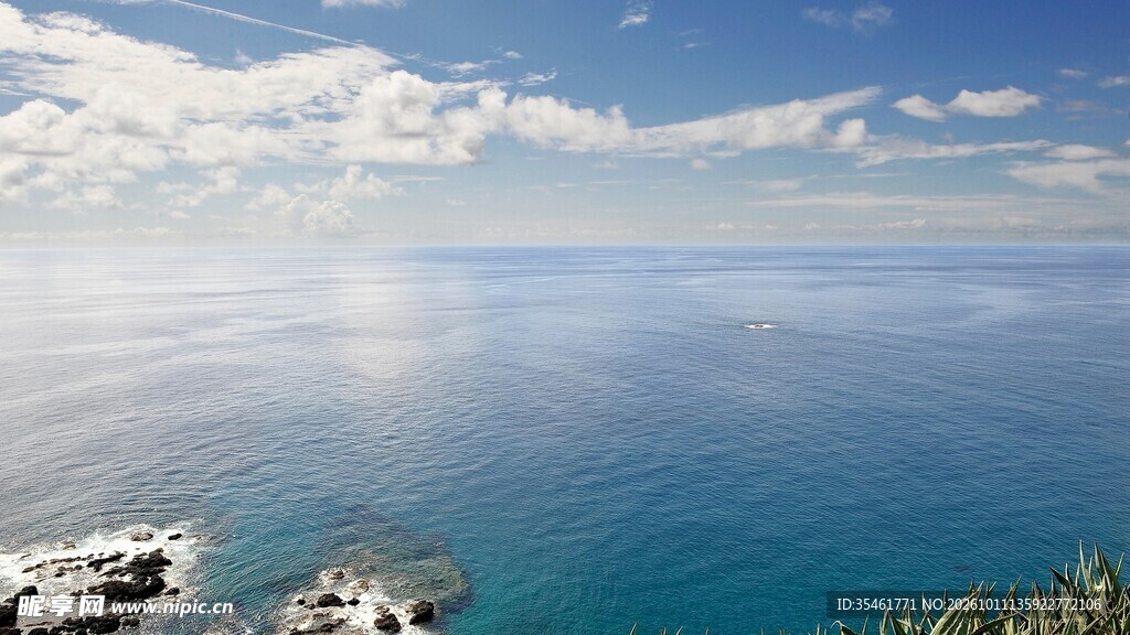 碧海蓝天海岸风光