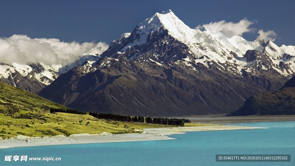 雪山蓝湖自然美景