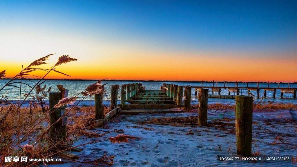 海边日落沙滩美景