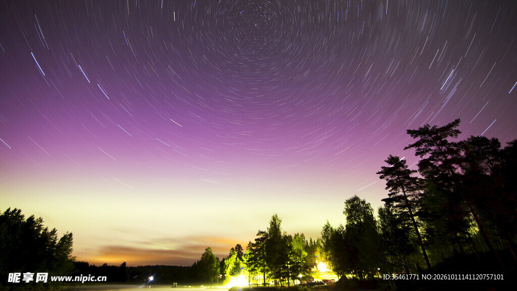 紫霞暮色湖畔夜景