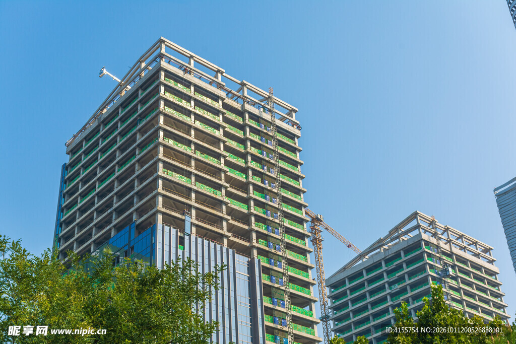 在建高层现代商务楼