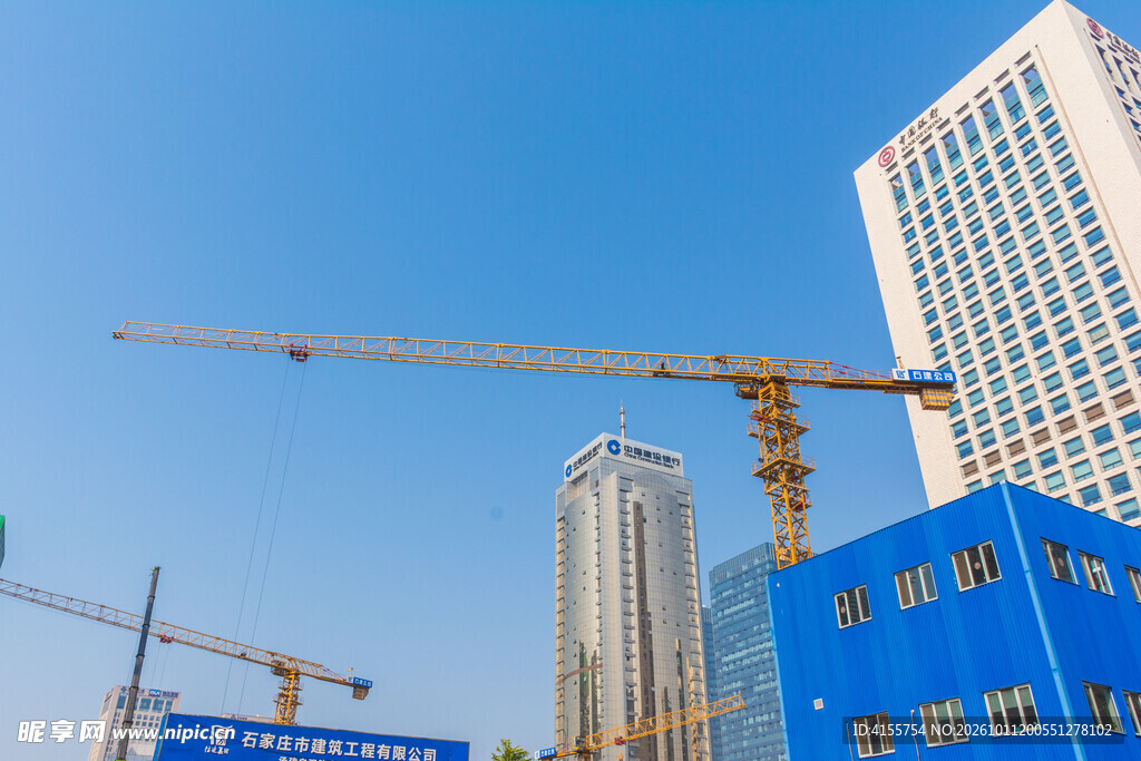 城市在建高楼塔吊