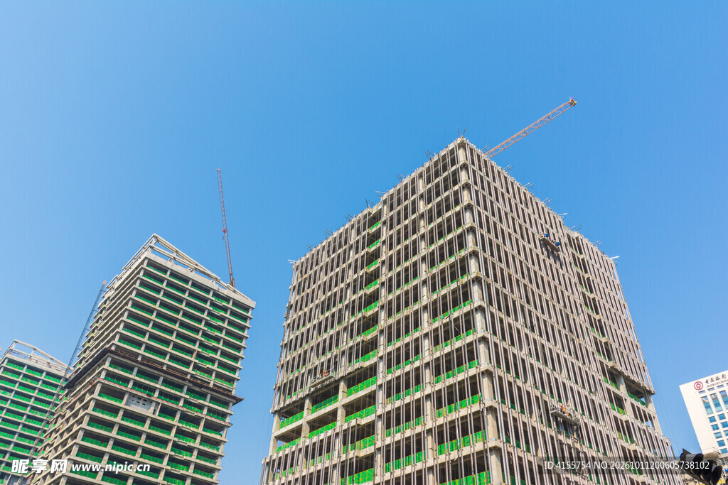 在建高层楼宇仰拍