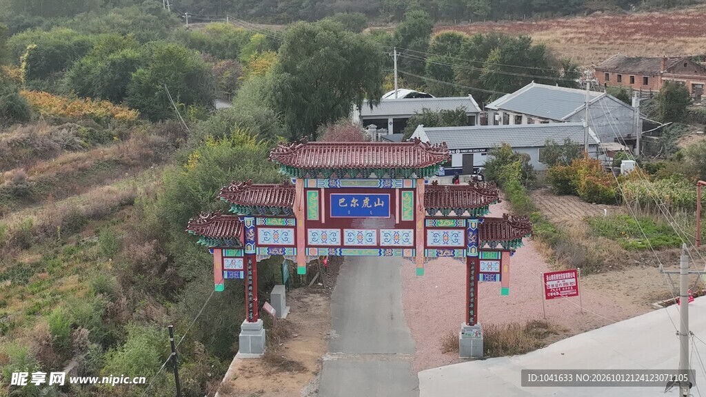 法库巴尔虎山山门