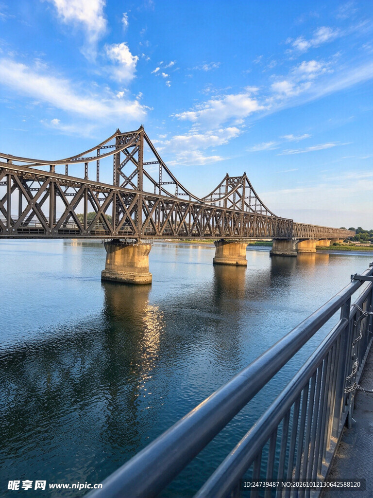 跨江铁桥江畔盛景