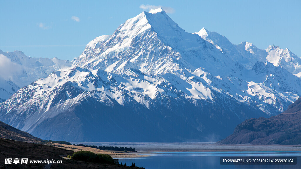 高原雪山湖景风光