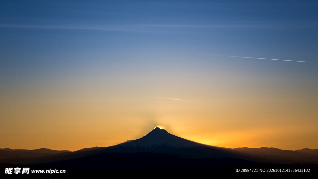 日落山峰唯美剪影