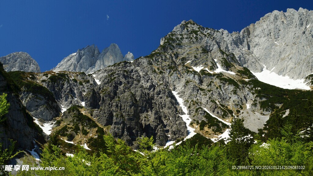 高原雪山自然风光
