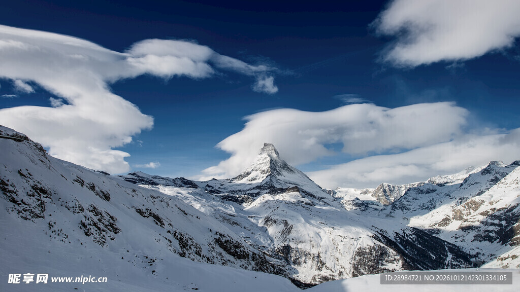 壮丽雪山晴空美景