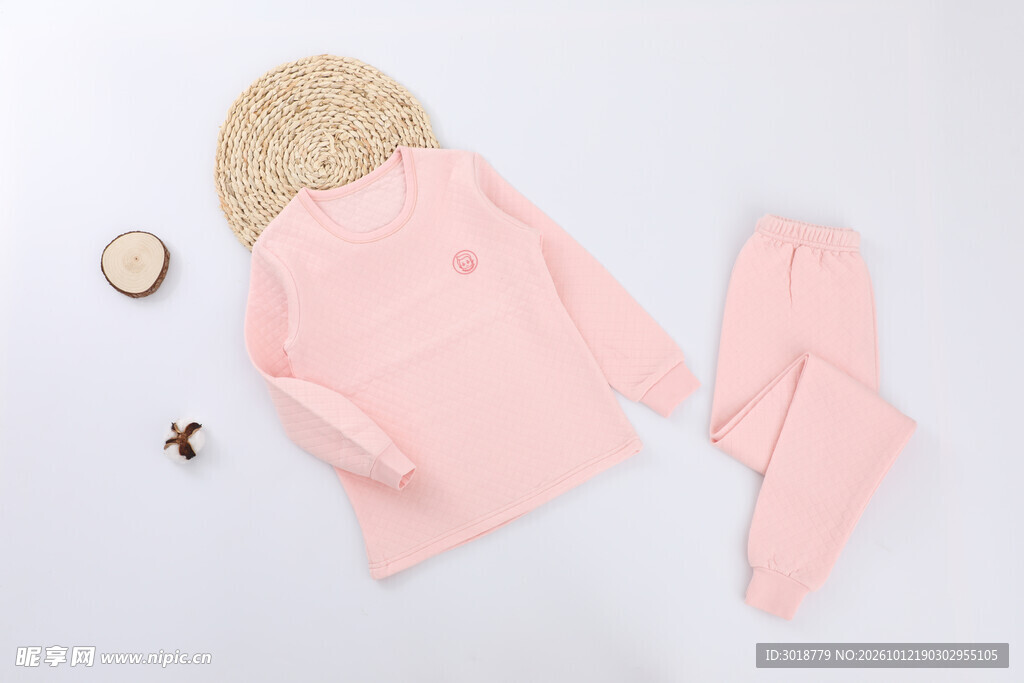 粉色家居服套装展示