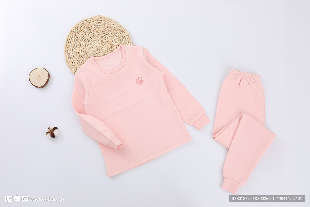 粉色居家服套装静物展示