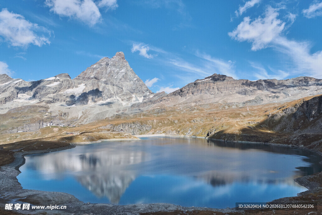 高原雪山湖泊风光