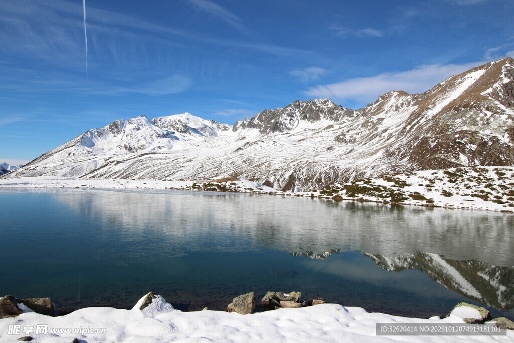 雪山湖泊绝美风光