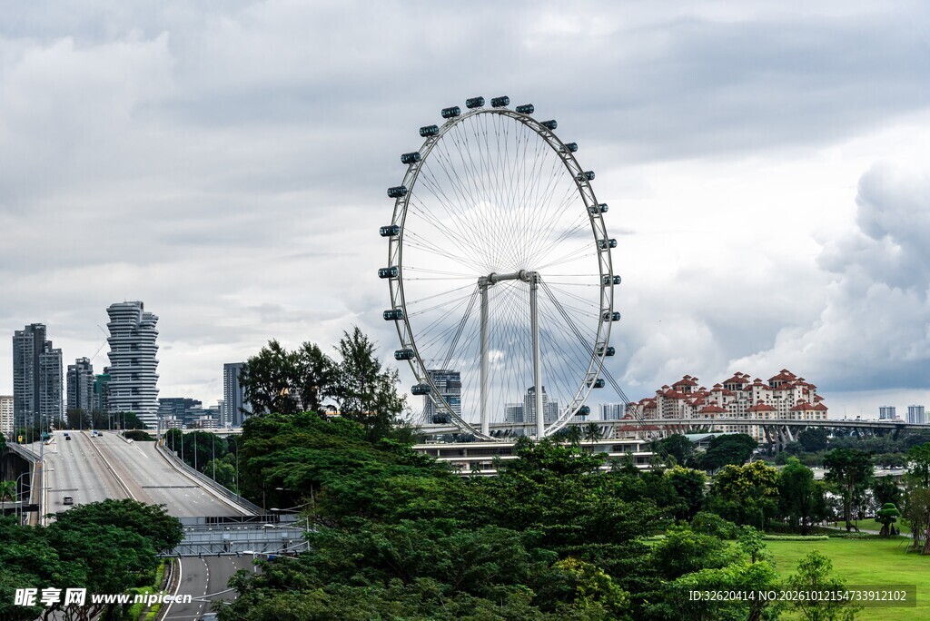 新加坡摩天轮城市景观