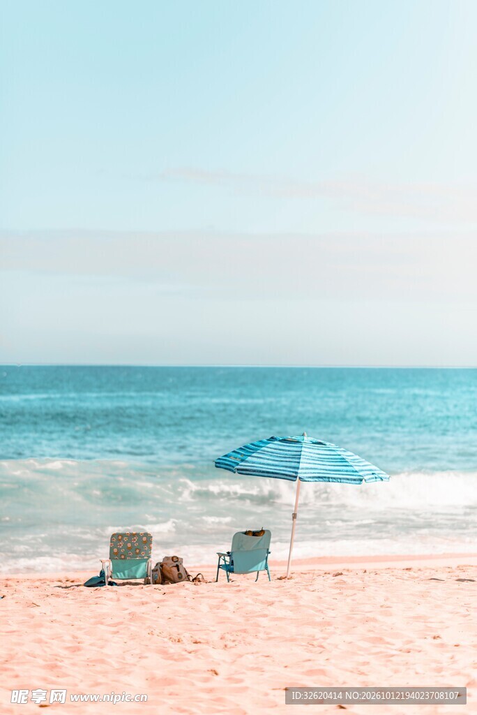 清新夏日海滩度假场景