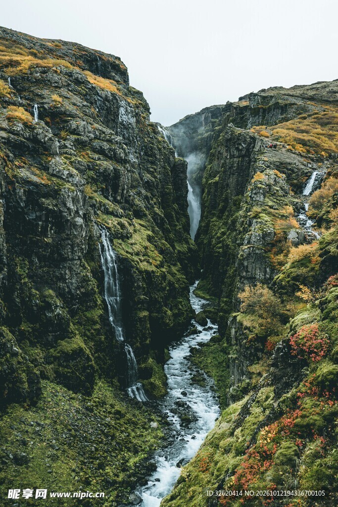 峡谷瀑布溪流自然景观