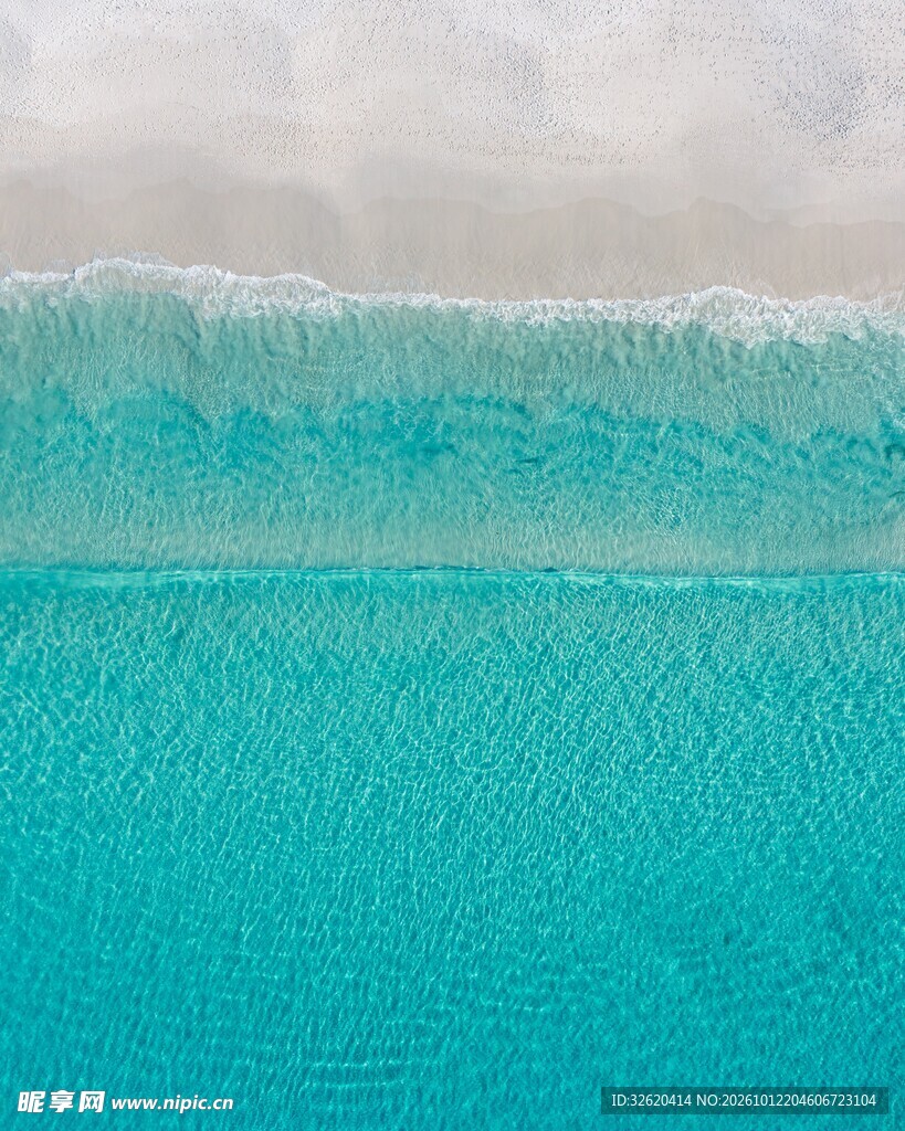 阴天碧海海浪风光