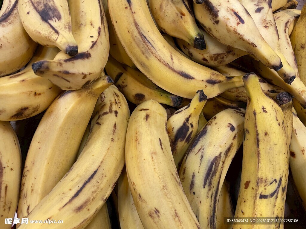 一堆成熟香蕉