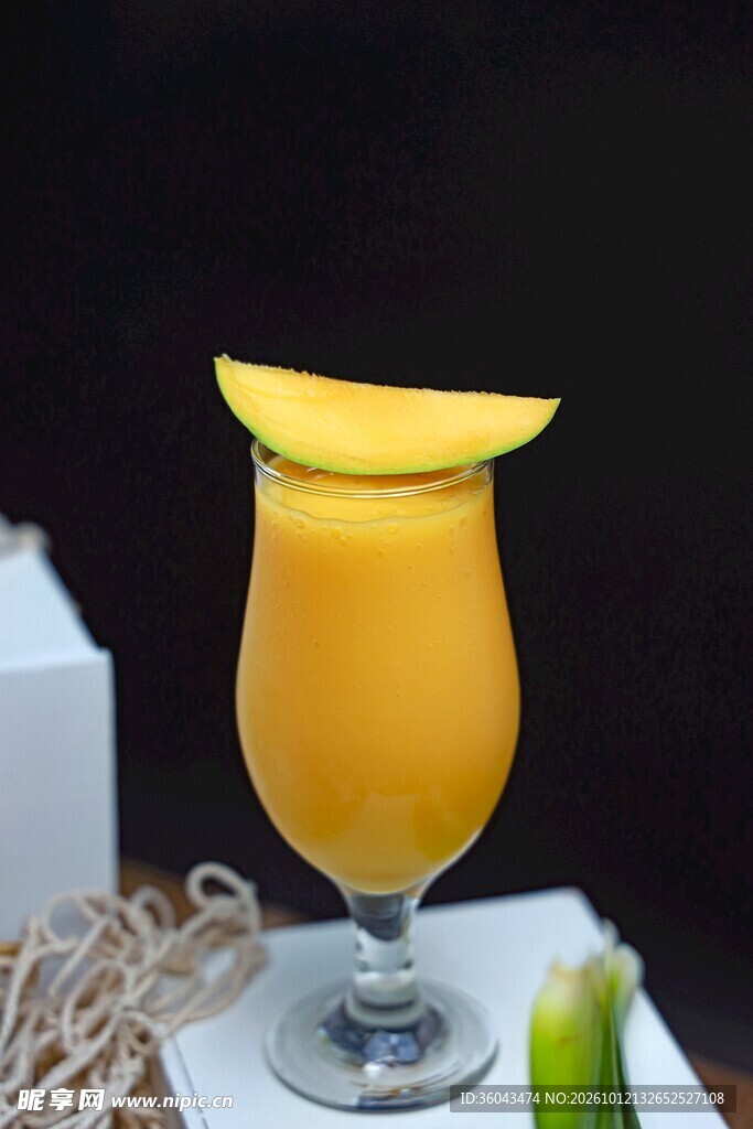 杯装鲜榨芒果汁