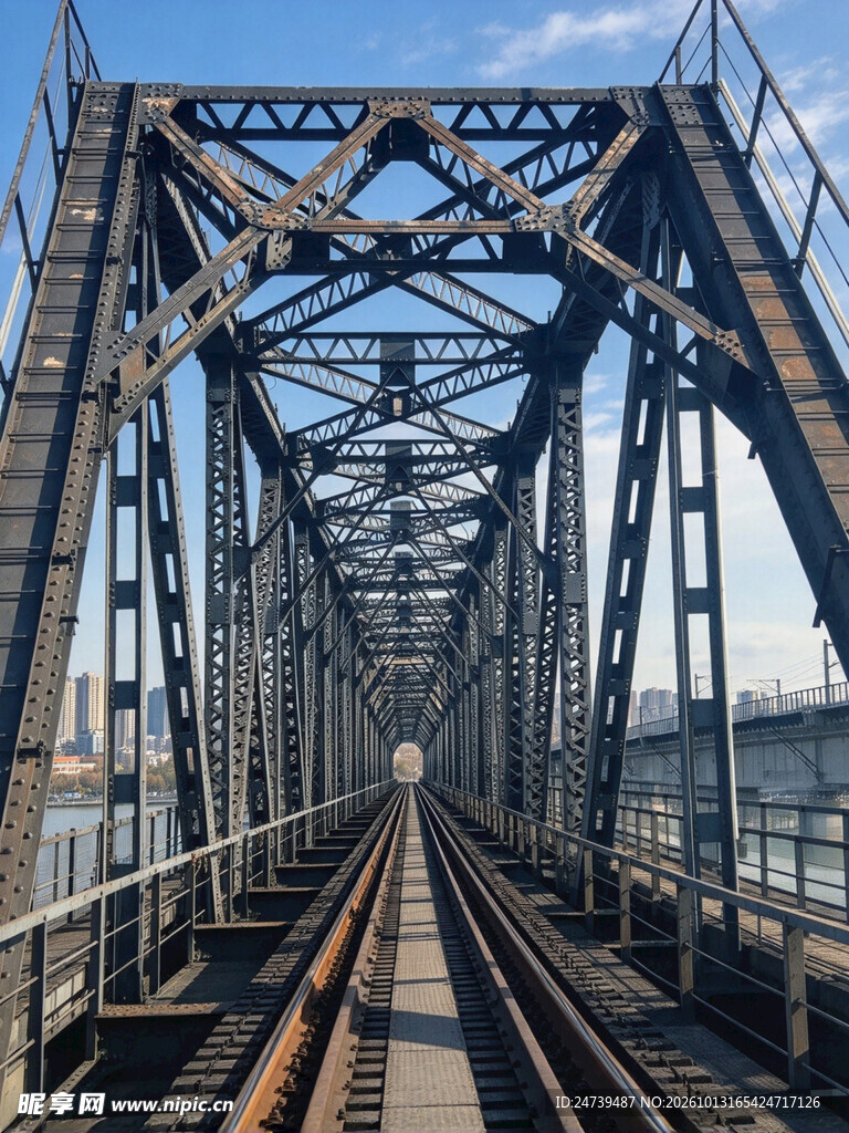 老旧铁路钢架桥