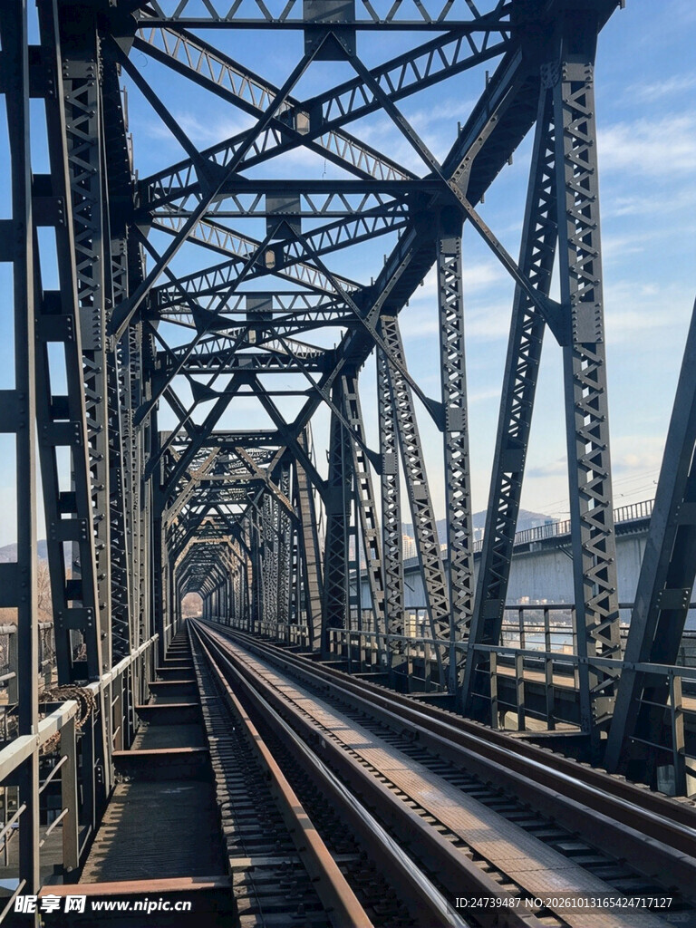 老旧铁路钢架桥