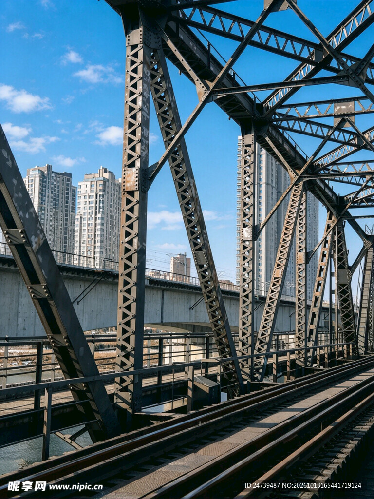 城市铁路钢架桥
