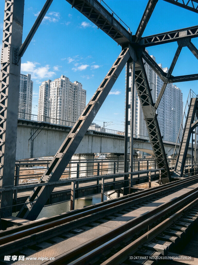 跨河铁路钢架桥
