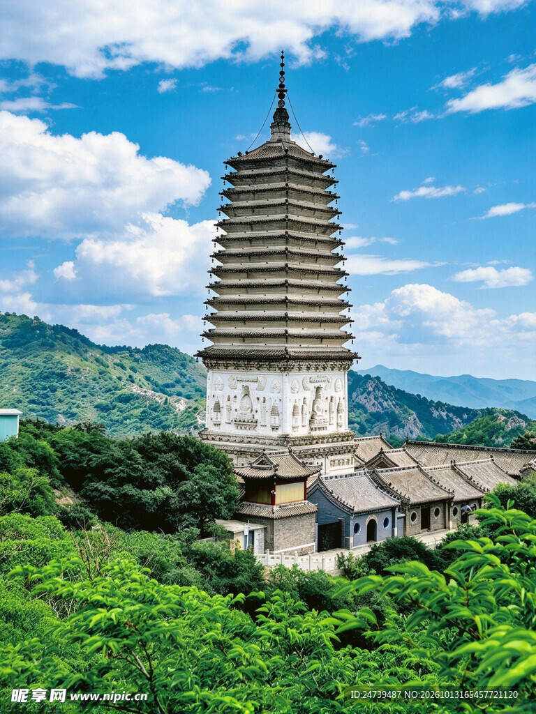 山间古塔风光