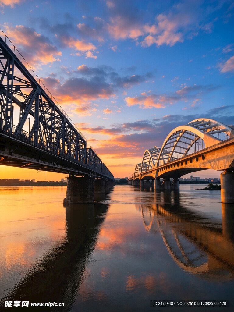 黄昏跨江铁桥美景