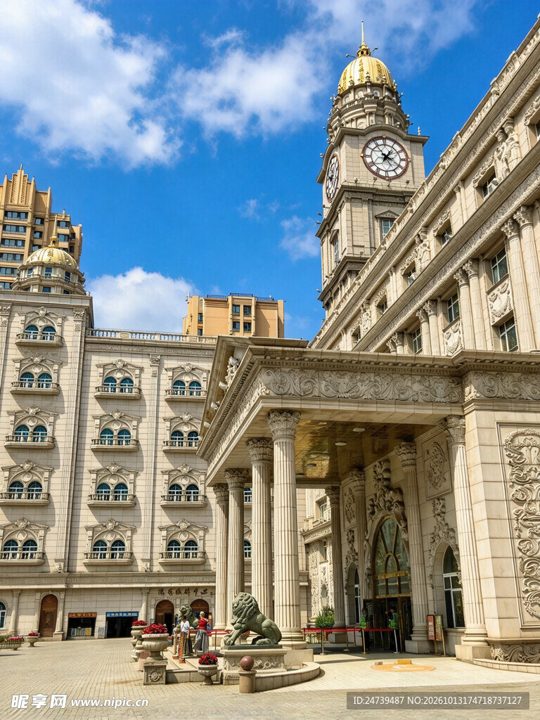 欧式钟楼建筑外景