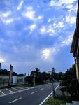 蓝天下的城市道路