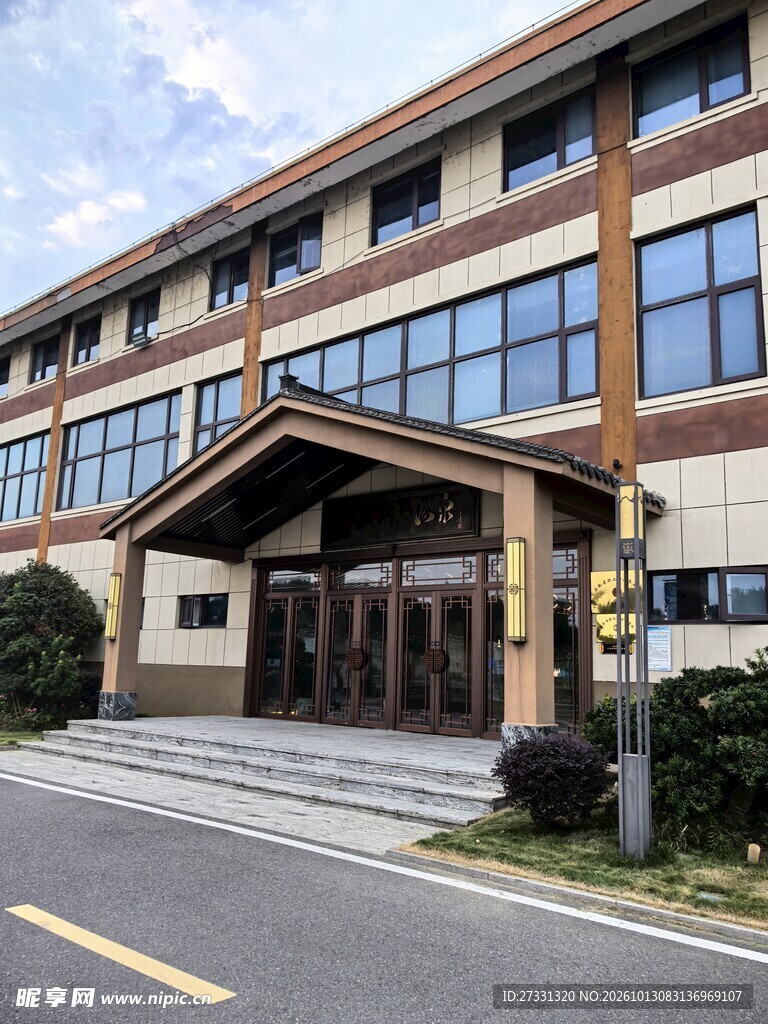 中式风格多层建筑外观
