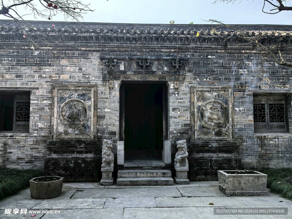 传统青砖古民居大门