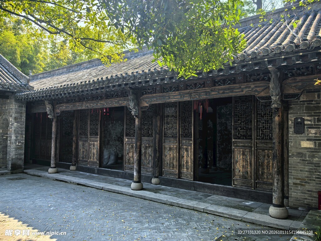 中式传统古民居院落