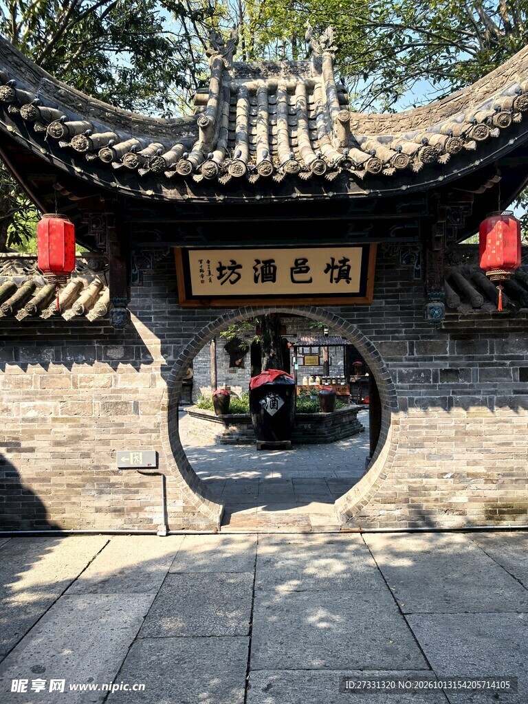中式古典园林月洞门
