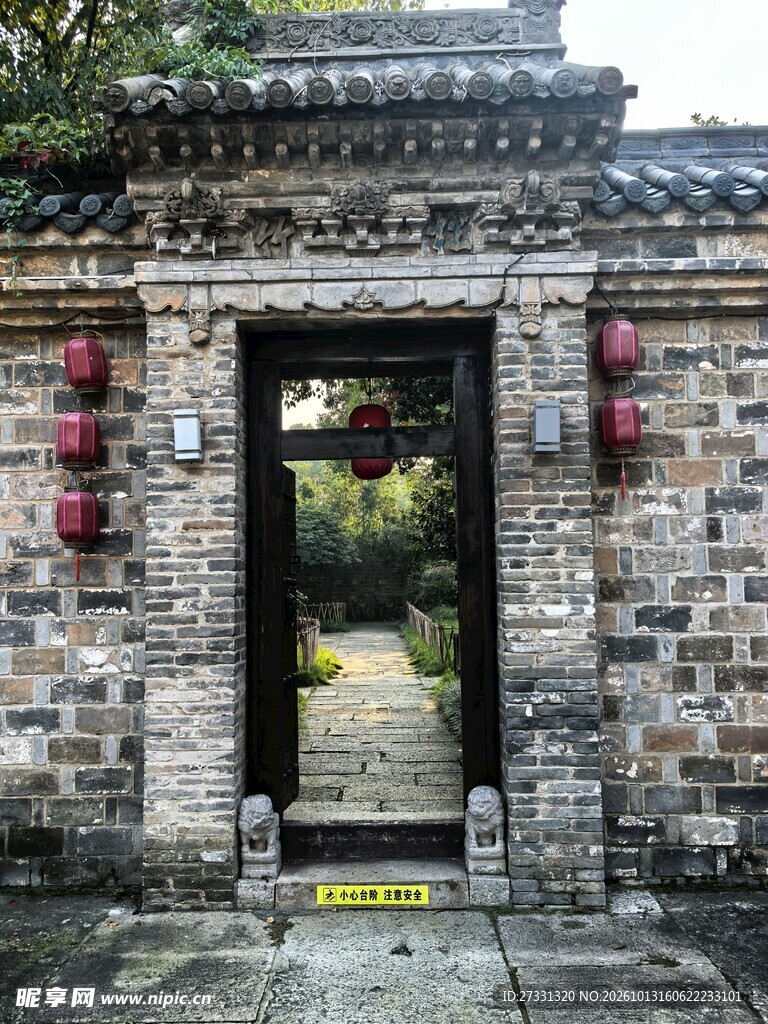 中式古民居院门