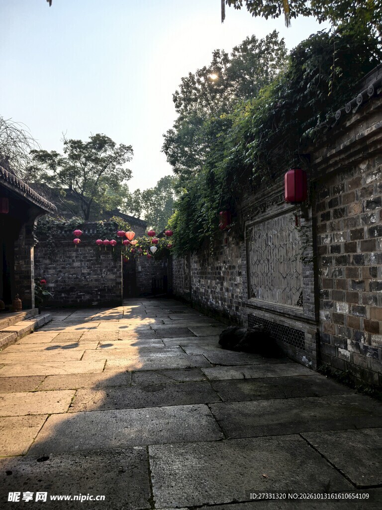 老胡同午后阳光街景