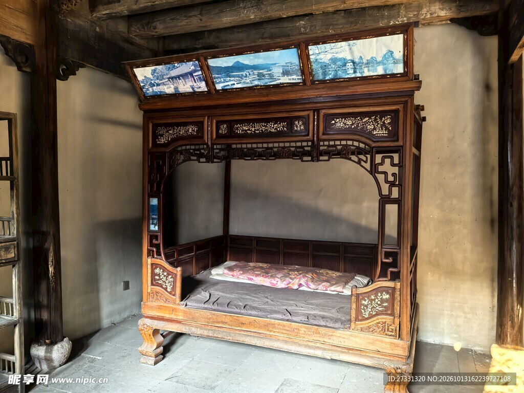老式雕花架子床
