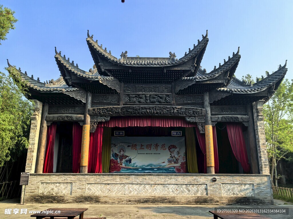 传统中式古戏台