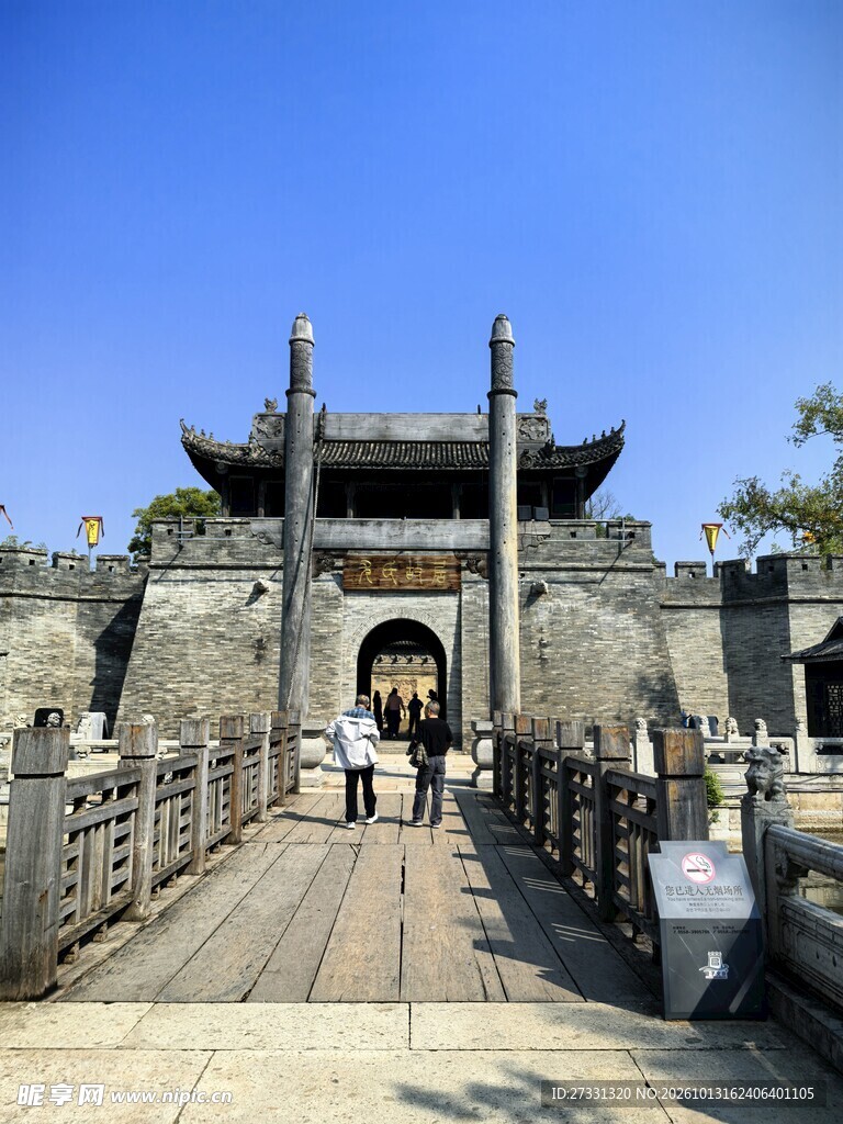 古城门城楼风光