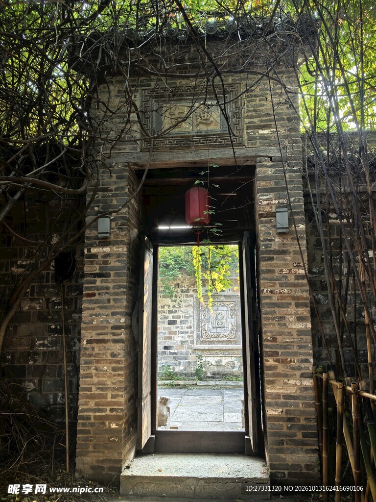 老砖墙复古窗景