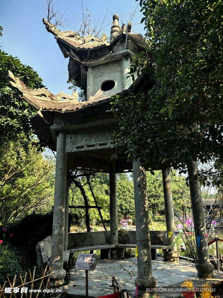 中式古典凉亭