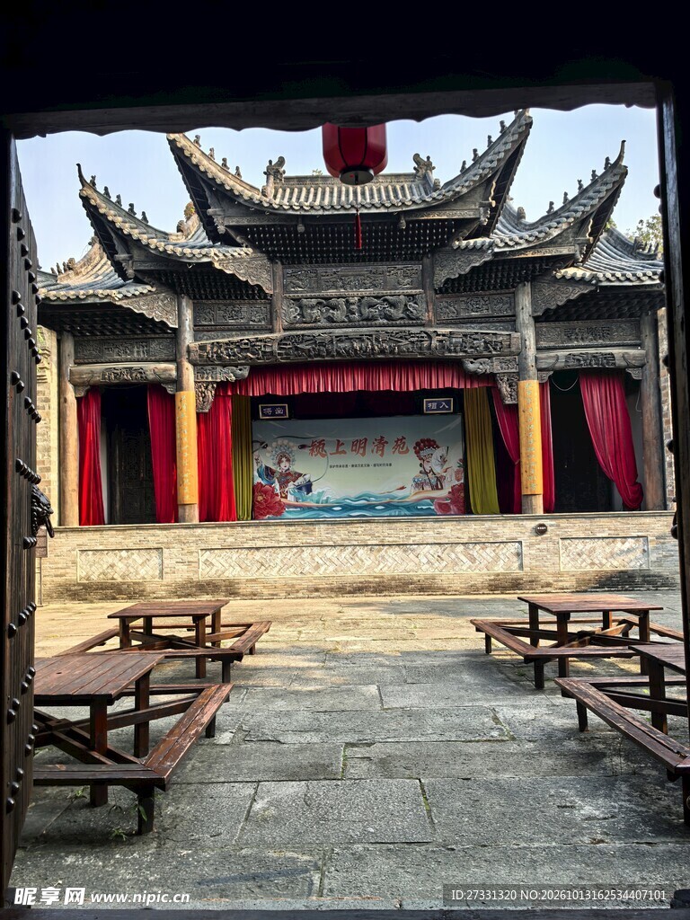 中式传统古戏台