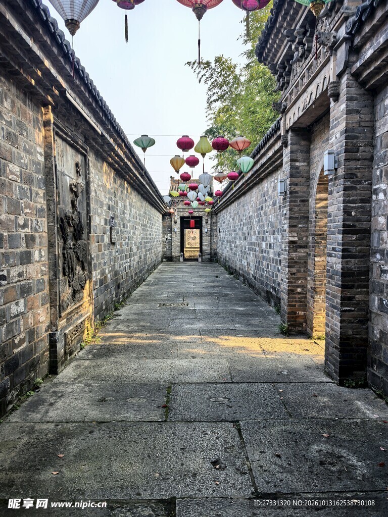 幽深古巷石板路