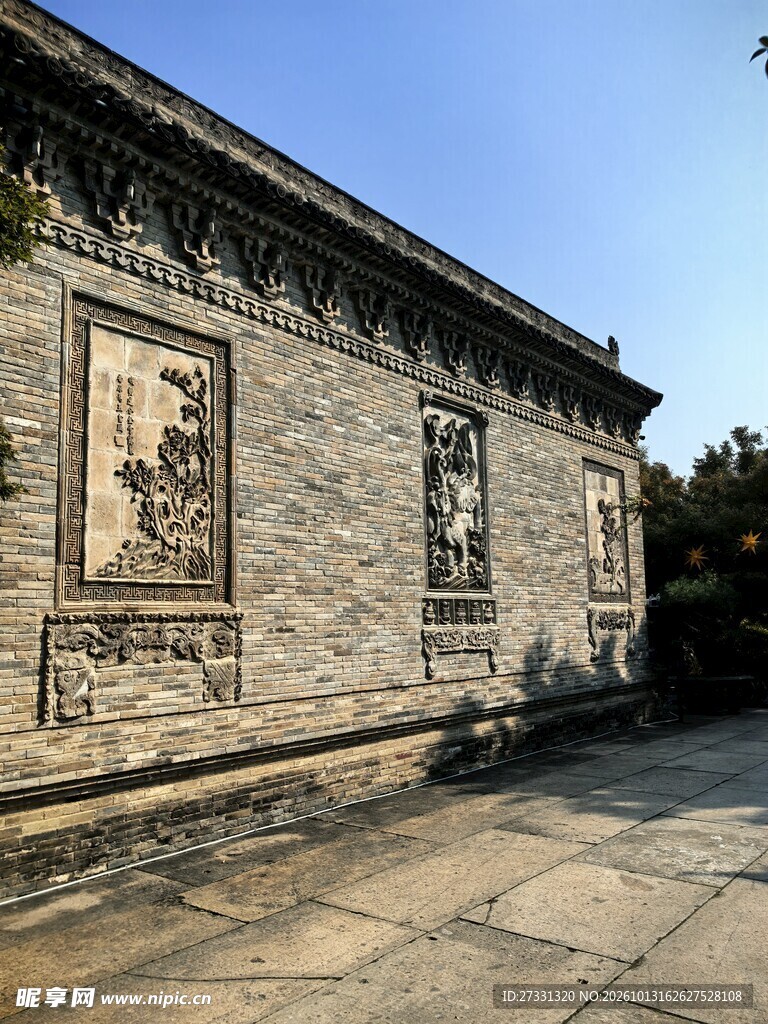 中式古建雕花青砖墙