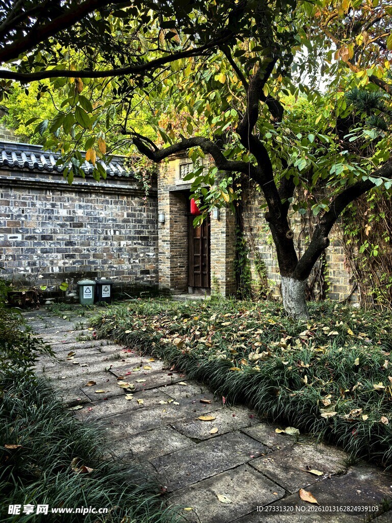古院秋日清幽小径