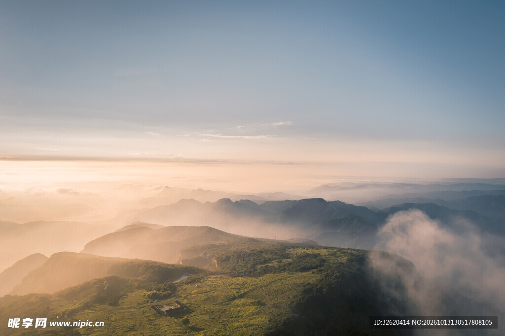 高山云海晨曦美景