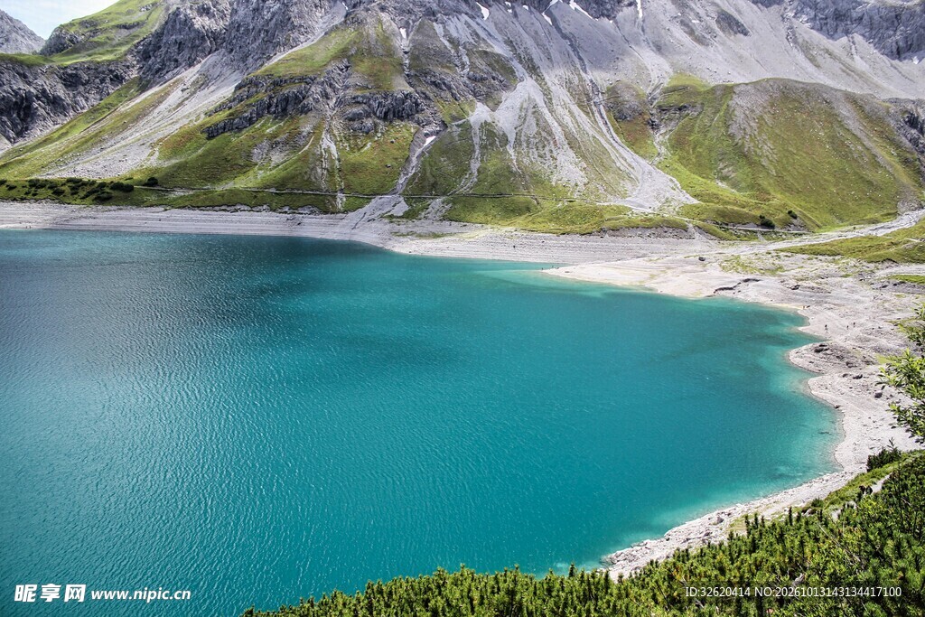 高山蓝湖自然美景