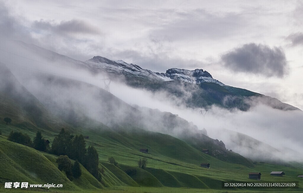 云雾雪山草原山野风光